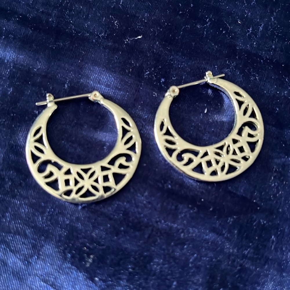 Silver 1 inch hoop earrings